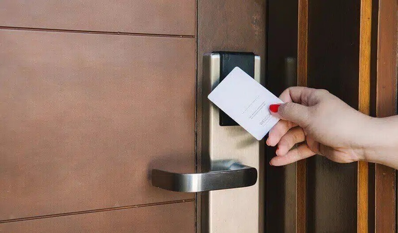 Khóa thẻ từ khách sạn