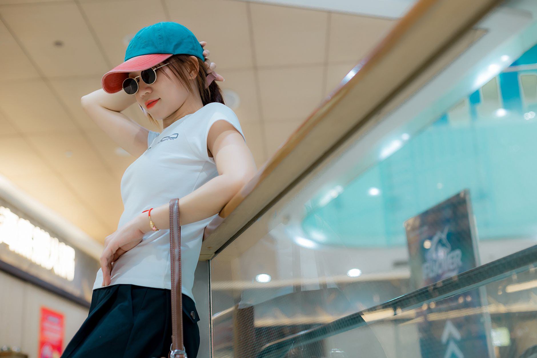 Thời Trang, Phụ Kiện Và Phong Cách Cá Nhân Khi Quay Ngoại Cảnh